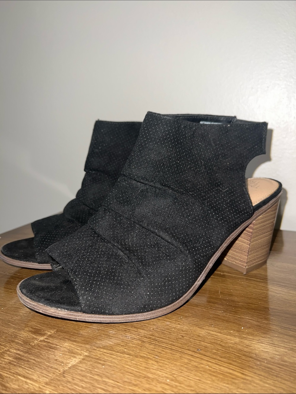 Time and Tru Black Suede Open-Toe Block Heel Mules